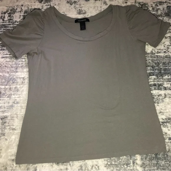 BUNDLE DEAL‼️ Grey Puff Sleeve Jersey Tee Size 14/16/Silver Mom Heart Pendant - Picture 2 of 5